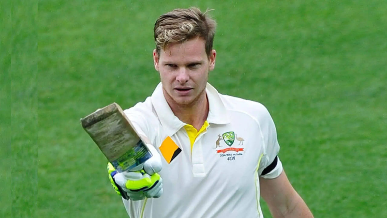 స్మిత్ కాకుండా, ఆస్ట్రేలియా వికెట్ కీపర్ బ్యాట్స్‌మన్ అలెక్స్ కారీ 188 బంతుల్లో 156 పరుగులు చేశాడు. దీనితో, అతను ఆసియాలో ఆస్ట్రేలియా తరపున అత్యధిక స్కోరు చేసిన టెస్ట్ ఇన్నింగ్స్ ఆడిన మొదటి ఆస్ట్రేలియన్ అయ్యాడు. అంతకుముందు ఈ రికార్డ్ ఆడమ్ గిల్‌క్రిస్ట్ పేరిట 144 పరుగుల ఇన్నింగ్స్‌తో ఉండేది. 