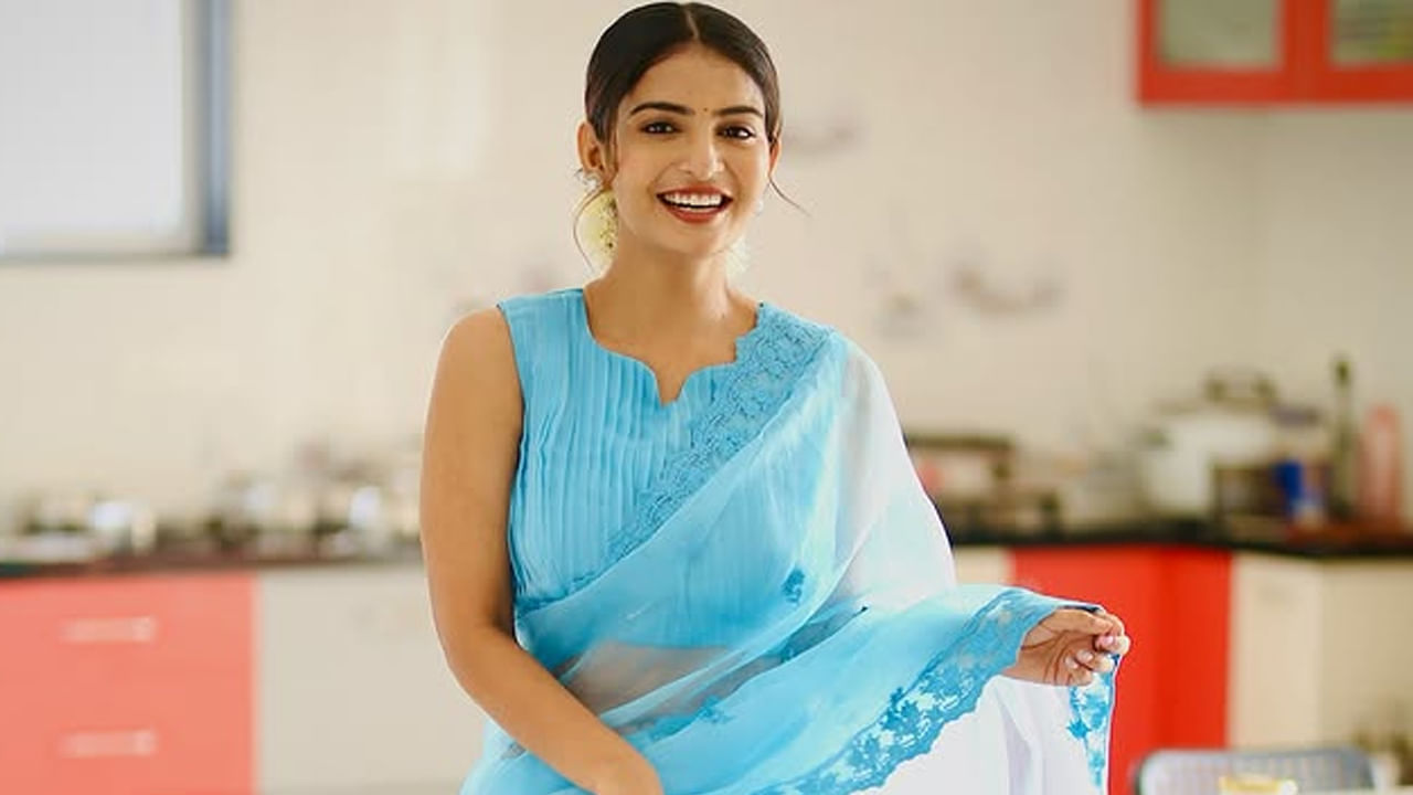 2019లో ప్రియాదర్శికి జోడిగా మల్లేశం అనే ఓ తెలుగు బయోపిక్ చిత్రంలో కథానాయకిగా తెలుగు ప్రేక్షకులకు పరిచయం అయింది ఈ ముద్దుగుమ్మ. తర్వాత 2021లో ప్లే బ్యాక్ అనే ఓ సైన్స్ ఫిక్షన్ సినిమాలో కీలక పాత్రలో నటించి మెప్పించింది ఈ అందాల భామ.