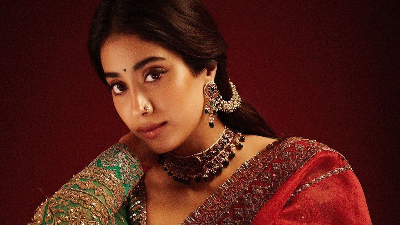 నార్త్ భామలు ఇలా కనిపించి, అలా వెళ్లి పోతుంటే.. మా జాన్వీ పాప మాత్రం సౌత్‌లో పక్కాగా సెటిల్‌ కావాలని ఫిక్స్ అయిపోయారంటూ హ్యాపీగా ఉన్నారు అలనాటి అతిలోకసుందరి శ్రీదేవి అభిమానులు. 