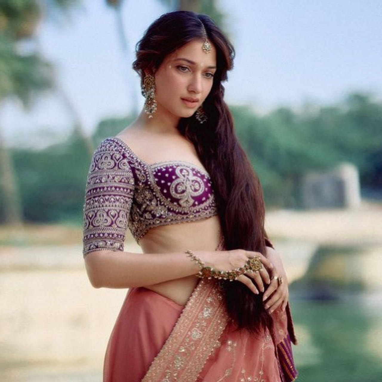 మహాకుంభమేళాకు వెళ్లిన వారూ.. వచ్చిన వారే కాదు... ఆ దృశ్యాలను కలకాలం చూడాలనుకున్న వారి కోసం కూడా ఆలోచిస్తోంది తెలుగు సినిమా ఇండస్ట్రీ. ఆల్రెడీ మహా కుంభమేళాలో కొన్ని సన్నివేశాలను చిత్రీకరించింది అఖండ2 టీమ్‌. లేటెస్ట్ గా అక్కడే ప్రమోషన్లు మొదలుపెట్టింది ఓదెల 2 యూనిట్‌.  