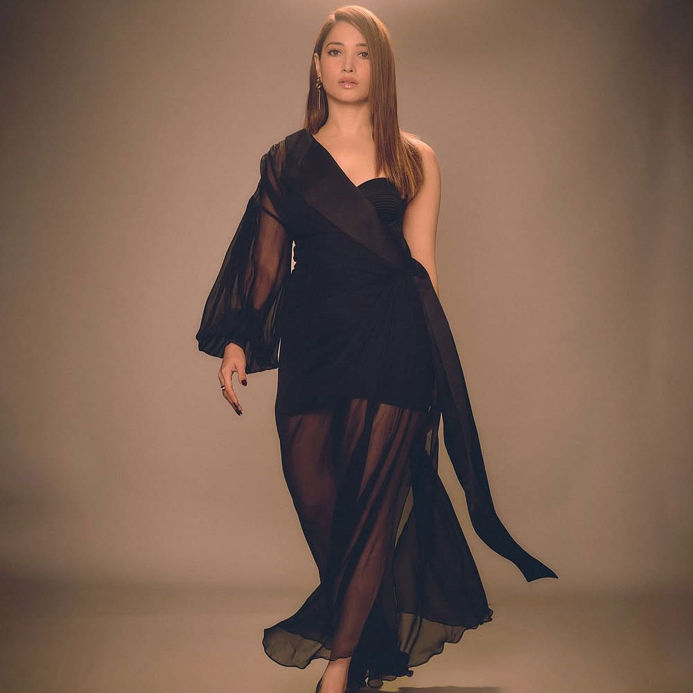 ఈ సినిమా సమయంలో ఆమె వయసు కేవలం 15 ఏళ్లు మాత్రమే. ఆ సమయంలో తమన్నా ఇచ్చిన ఇంటర్వ్యూలో తాను సినిమాల్లోకి రావడానికి గల కారణాలను వివరించింది. పాఠశాలలో ఉన్నప్పుడు 13 సంవత్సరాల వయస్సు నుండి తనకు నటించాలనే కోరిక ఉందని చెప్పుకొచ్చింది. 