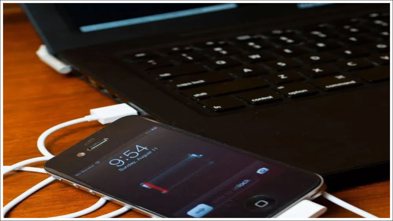 ఒరిజినల్ ఛార్జర్ లేకుండా ఫోన్‌ను ఛార్జ్ చేయడం వల్ల ఓవర్ హీటింగ్ సమస్యలు వస్తాయి. కొన్నిసార్లు ఫోన్ వేడెక్కి, పేలిపోవచ్చు. ల్యాప్‌టాప్ నుండి ఫోన్‌ను తరచుగా ఛార్జ్ చేయడం వల్ల ఫోన్ బ్యాటరీపై ప్రతికూల ప్రభావం చూపుతుంది.