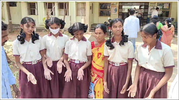Telangana: ఇద్దరు పంతులమ్మల మధ్య విభేదాలు.. బాలికలను చితకబాదిన వైస్ ప్రిన్సిపల్