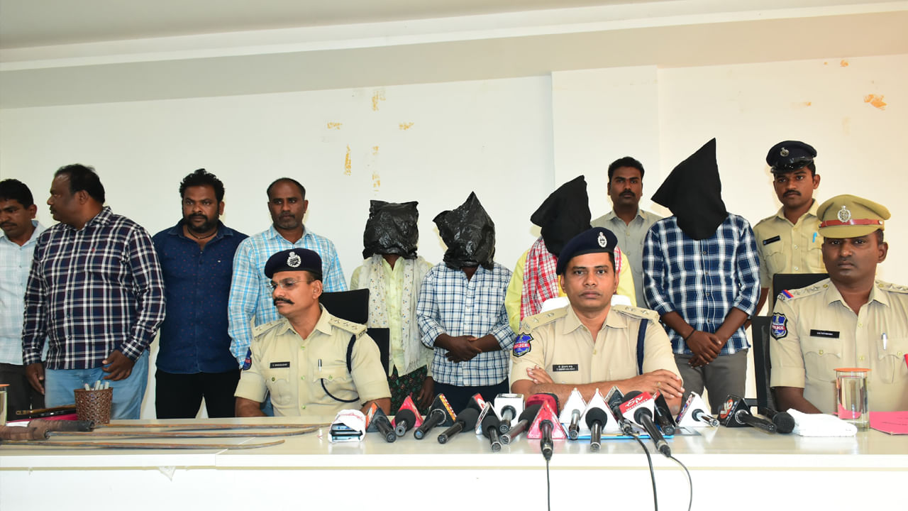Telangana: సొంత అన్నను చంపిన తమ్ముడు.. ఎంక్వయిరీలో షాకింగ్ నిజాలు.. Telangana: సొంత అన్నను చంపిన తమ్ముడు.. ఎంక్వయిరీలో షాకింగ్ నిజాలు..