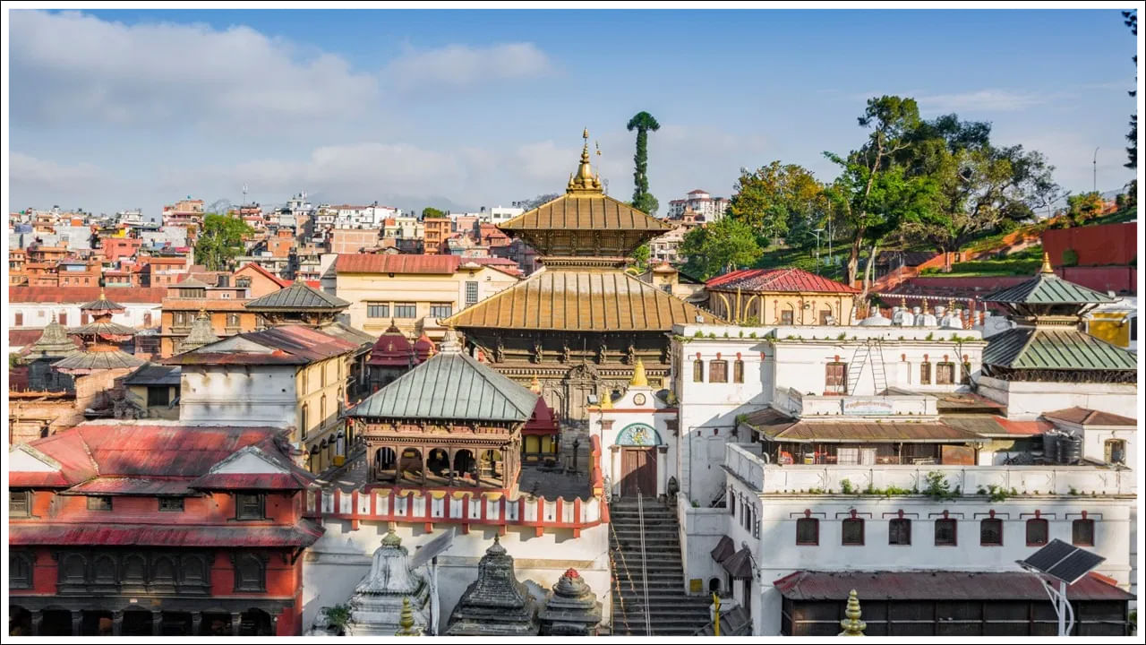 ఈ జాబితాలో నేపాల్‌లోని పశుపతినాథ్ ఆలయం కూడా ఉంది. ఆ ఆలయానికి దాదాపు 9 కిలోల 276 గ్రాముల బంగారం, దాదాపు 316 కిలోల వెండి, మరియు 186 హెక్టార్ల భూమి ఉంది. దీని విలువ దాదాపు 126 నుంచి 241 కోట్ల రూపాయల మధ్య ఉంటుంది. అదనంగా వారి వద్ద 130 కోట్ల వరకు నగదు ఉంది.