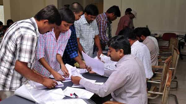 TG EAPCET 2025 Application: నాన్లోకల్ సీట్లపై తేలని పేచీ.. ఈఏపీసెట్ దరఖాస్తుల స్వీకరణలో జాప్యం?