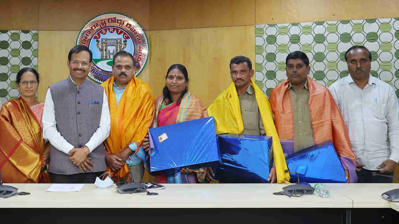 TGSRTC: బస్సులో జన్మించిన ఆ పాపకు బంపర్ ఆఫర్.. లైఫ్ లాంగ్ ఫ్రీ బస్ పాస్