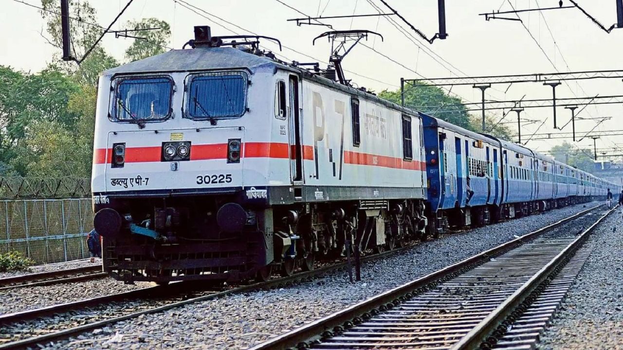 Tatkal Tickets: సింపుల్ ట్రిక్స్‌తో తత్కాల్ టిక్కెట్స్ బుకింగ్.. ఆ ఒక్క విషయమే ముఖ్యం