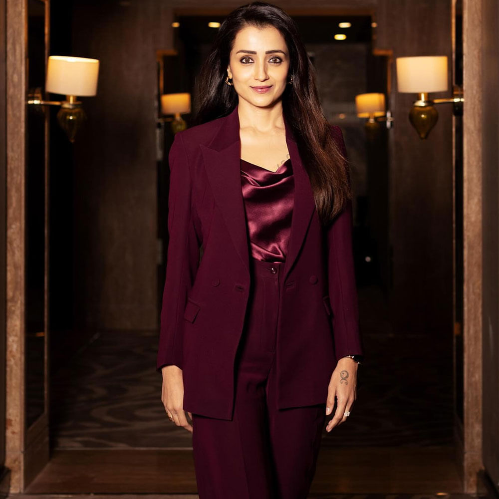 పొన్నియన్ సెల్వన్ తర్వాత త్రిషకు ఎక్కువగా తమిళంలోనే ఆఫర్స్ వచ్చాయి. విజయ్ దళపతి, అజిత్ వంటి స్టార్ హీరోలతో వరుస సినిమాల్లో నటిస్తుంది. అలాగే కమల్ హాసన్ థగ్ లైఫ్ మూవీలో నటిస్తుంది. 