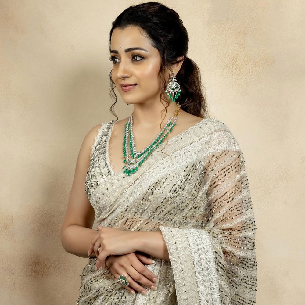 25 ఏళ్ల సినీప్రయాణంలో త్రిష ఎన్నో చిత్రాల్లో నటించి స్టార్ డమ్ సంపాదించుకుంది. కొన్నాళ్లపాటు ఇండస్ట్రీకి దూరంగా ఉన్న ఈ అమ్మడు జోరు కొనసాగిస్తుంది. ఈ ఏడాది ఆమె చేతిలో ఏకంగా 5 సినిమాలు ఉన్నాయి. 