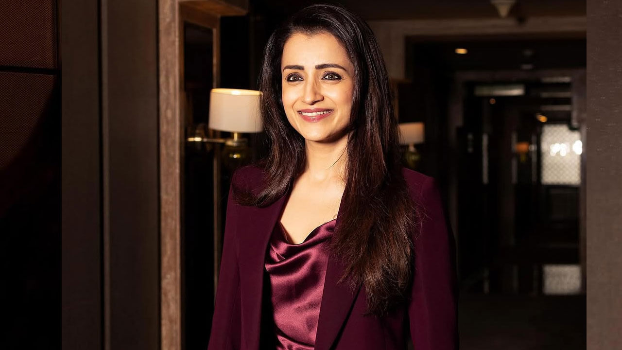 ఈ బ్యూటీ ప్రస్తుతం తెలుగు, తమిళ లో పలు సినిమాల షూటింగ్‌లతో ఫుల్ బిజీగా ఉంది. ఇక ఎప్పుడూ సోషల్ మీడియాలో యాక్టివ్‌ గా ఉండే ఈ అమ్మడు తాజాగా తన లేటెస్ట్ ఫొటో షూట్ తో కుర్రకారు మతి పొగొట్టింది.