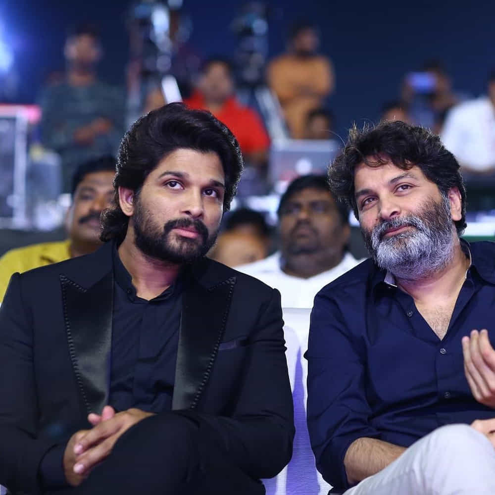 పర్ఫెక్ట్ రోల్తో అప్రోచ్ కావాలేగానీ, టాలీవుడ్కి ఎప్పుడూ నో చెప్పలేదు మమ్ముట్టి. అందులోనూ త్రివిక్రమ్ డైరక్షన్లో బన్నీతో సినిమా చేసే అవకాశం వస్తే వదులుకుంటారా? వెంటనే గ్రీన్ సిగ్నల్ ఇచ్చేశారనే మాటలూ వినిపిస్తున్నాయి. అయితే ఈ విషయాన్ని ఒక్కసారి యూనిట్ అఫీషియల్గా చెప్పేస్తే వినాలని ఉందంటోంది అల్లు ఆర్మీ.