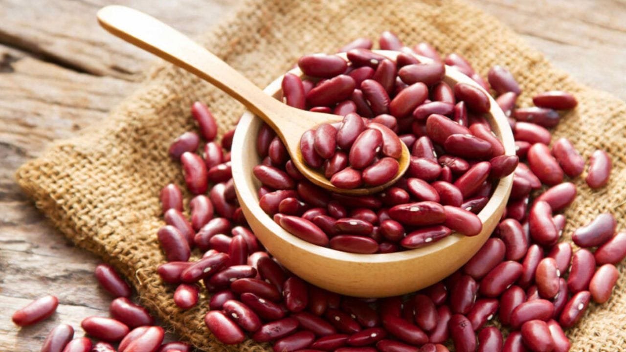 రాజ్మా భారతీయ వంటకాలలో ముఖ్యంగా రాజ్మా చావల్ వంటి వంటలలో ఎక్కువగా ఉపయోగిస్తారు. 100 గ్రాముల రాజ్మాలో 35 గ్రాముల ప్రోటీన్ ఉంటుంది. రాజ్మా చికెన్‌కు గొప్ప శాఖాహార ప్రత్యామ్నాయం. అవి ఫైబర్‌తో కూడా సమృద్ధిగా ఉంటాయి. దీనివల్ల కడుపు నిండిన భావన కలుగుతుంది.