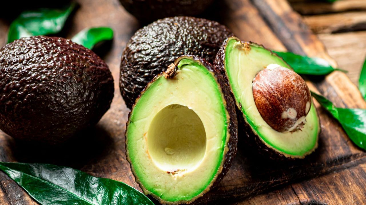 బటర్ ఎక్కువగా ఉండే పండ్లలో విటమిన్ K, ఫోలేట్‌తో సమృద్ధిగా ఉంటాయి. ఇవి మెదడు ఆరోగ్యాన్ని కాపాడుతాయి. మెదడులో రక్త ప్రసరణను మెరుగుపరుస్తాయి.