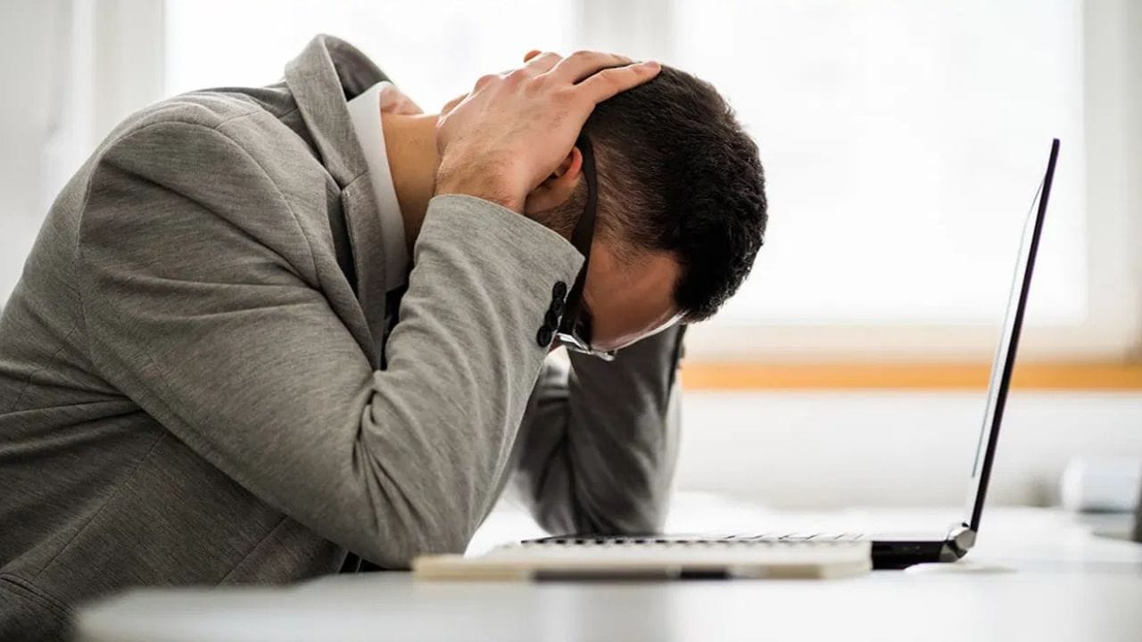 శరీర ఆరోగ్యంతో పాటు మానసిక ఆరోగ్యాన్ని మెరుగుపరిచే గుణాలు కూడా బిల్వ పత్రాల్లో ఉన్నాయి. ఒత్తిడి, ఆందోళన తగ్గించి, మనసును ప్రశాంతంగా ఉంచే గుణాలున్నాయి. నిద్రలేమితో బాధపడే వారు బిల్వ పత్రాలను ఉపయోగించడం వల్ల మంచి నిద్ర పొందవచ్చు.