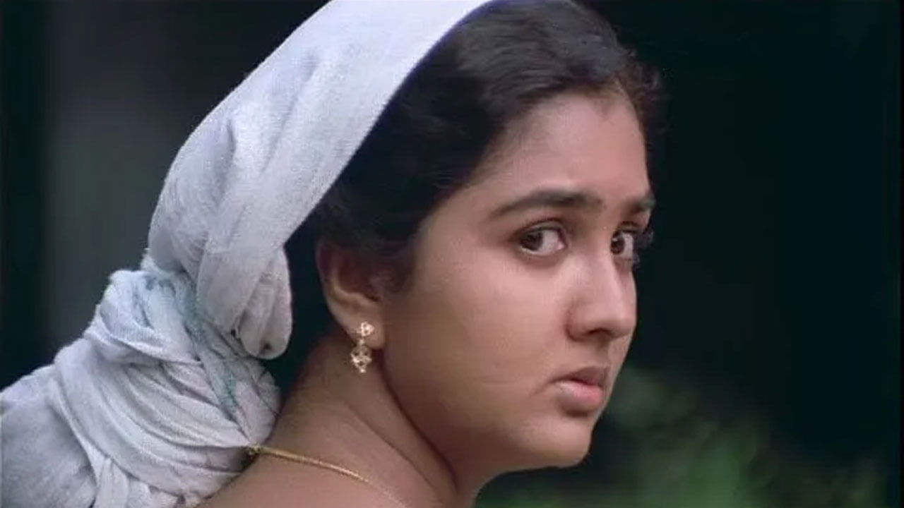 ఇక ఊర్వశి తెలుగు ప్రేక్షకులకు హీరోయిన్ గా కంటే, క్యారెక్టర్ ఆర్టిస్ట్ గానే ఎక్కువ తెలుసు. ఎందుకంటే ఈ నటి తెలుగులో హీరోయిన్ గా చేసిన సినిమాల కంటే క్యారెక్టర్ ఆర్టిస్ట్ గానే ఎక్కువ కనిపించింది.