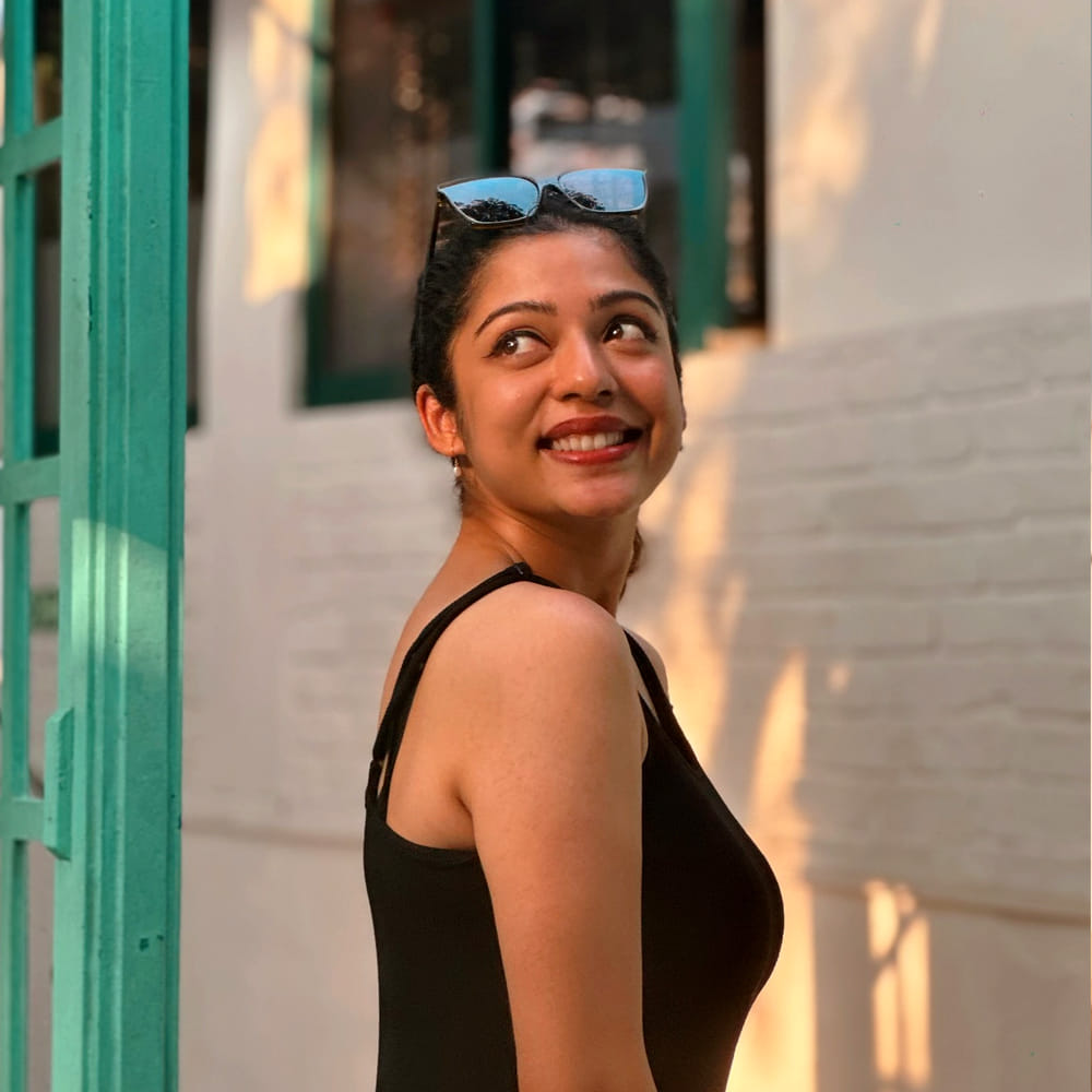 ఈ మధ్య గ్లామర్ మీద కూడా ఫోకస్ పెడుతూ అప్పుడప్పుడు ఫొటోస్ తో ఆకట్టుకుంటుంది. సోషల్ మీడియాలో యాక్టివ్ గా ఉంటూ థన్ ఆ బ్యూటీఫుల్ ఫోటోలను అభిమానులతో పంచుకుంటుంది. ఈ ఫోటోలు సోషల్ మీడియాలో తెగ వైరల్ అవుతున్నాయి.