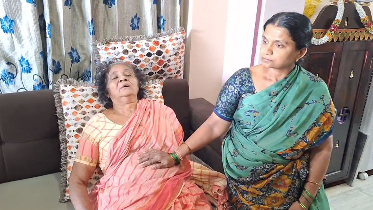 Khammam District: సర్వే పేరుతో ఇంటి తలుపు కొట్టారు.. ఆపై వివరాలు అడుగుతూ.. ఒక్కసారిగా..