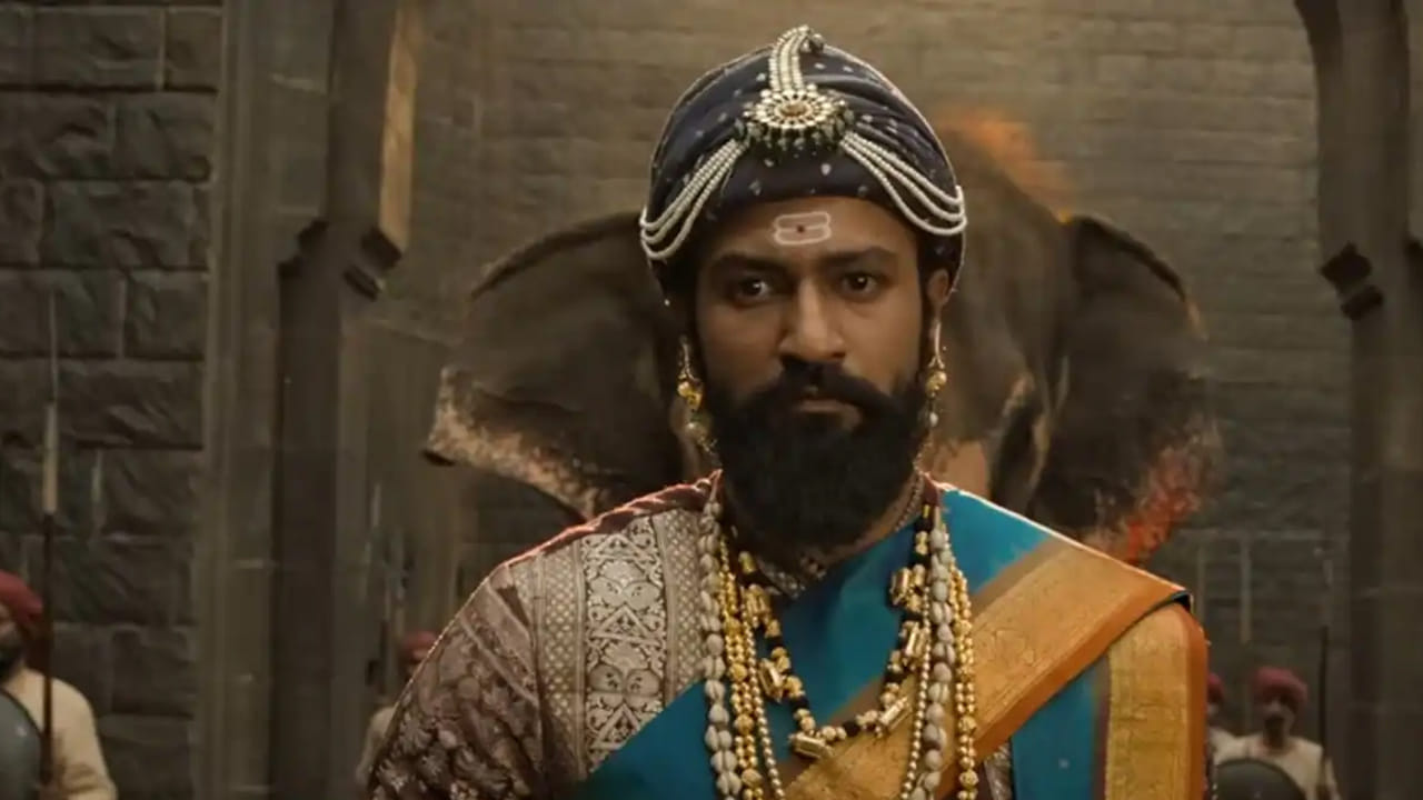 మరాఠా చరిత్ర అంటేనే ముందుగా గుర్తుకొచ్చేవి వాళ్లు చేసిన పోరాటాలు. ఇందులోనూ యాక్షన్ సీక్వెన్సులకు కొదవ లేదు. గూస్ బంప్స్ తెప్పించేలా వీటిని డిజైన్ చేసారు దర్శకుడు లక్ష్మణ్ ఉటేకర్. ముఖ్యంగా సింహాన్ని శంభాజీ చీల్చి చెండాడే సన్నివేశం అద్భుతంగా ఉంది. మొత్తానికి సినిమా ఎలా ఉండబోతుందో చూడాలిక.