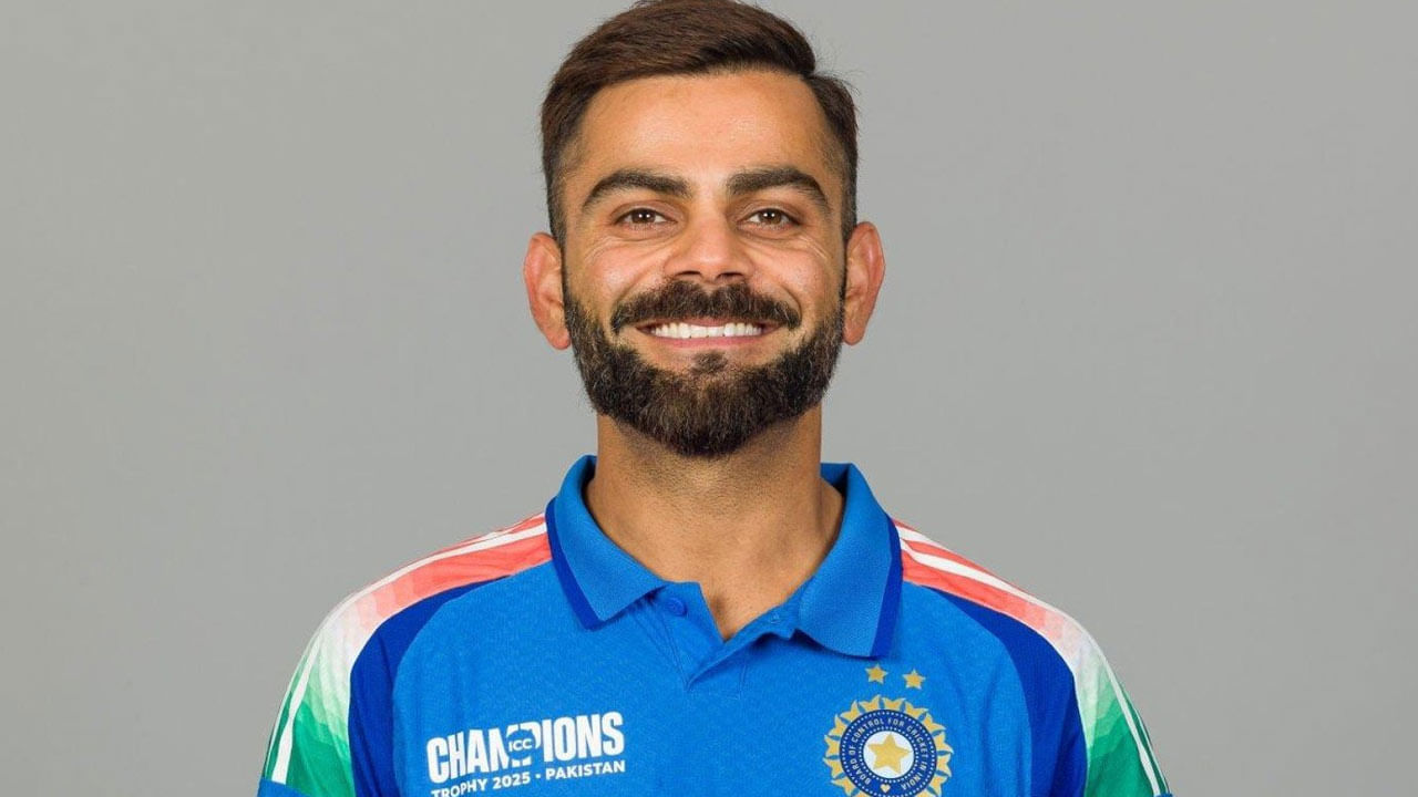 2. ఛాంపియన్స్ ట్రోఫీలో అత్యధిక పరుగులు: ఛాంపియన్స్ ట్రోఫీలో అత్యధిక పరుగులు సాధించడానికి విరాట్ కోహ్లీకి సువర్ణావకాశం ఉంది. 2009 నుంచి 2017 వరకు ఛాంపియన్స్ ట్రోఫీలో విరాట్ కోహ్లీ మొత్తం 13 మ్యాచ్లు ఆడి 529 పరుగులు చేశాడు. అతను మరో 263 పరుగులు చేస్తే ఛాంపియన్స్ ట్రోఫీలో అత్యధిక పరుగులు చేసిన ఆటగాడిగా నిలుస్తాడు. ఈ విషయంలో రికార్డు ప్రస్తుతం క్రిస్ గేల్ పేరిట ఉంది. 2002 నుంచి 2017 వరకు ఛాంపియన్స్ ట్రోఫీలో గేల్ మొత్తం 17 మ్యాచ్లు ఆడాడు. ఈ కాలంలో 3 సెంచరీలతో సహా 791 పరుగులు చేశాడు. అయితే, కోహ్లీ అతన్ని అధిగమించే అవకాశం ఉంది.