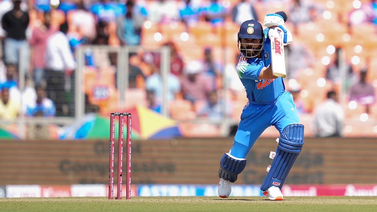 5. విరాట్ కోహ్లీ 16 వేల పరుగులు: విరాట్ కోహ్లీ ఆసియా గడ్డపై అంతర్జాతీయ క్రికెట్‌లో తన 16 వేల పరుగులను కూడా పూర్తి చేశాడు. అతను సచిన్ టెండూల్కర్ కంటే తక్కువ ఇన్నింగ్స్‌లలో ఈ ఘనతను సాధించాడు. ఈ సంఖ్యను చేరుకోవడానికి విరాట్‌కు 340 ఇన్నింగ్స్‌లు పట్టగా, సచిన్ ఇందుకోసం 353 ఇన్నింగ్స్‌లు ఆడాడు.