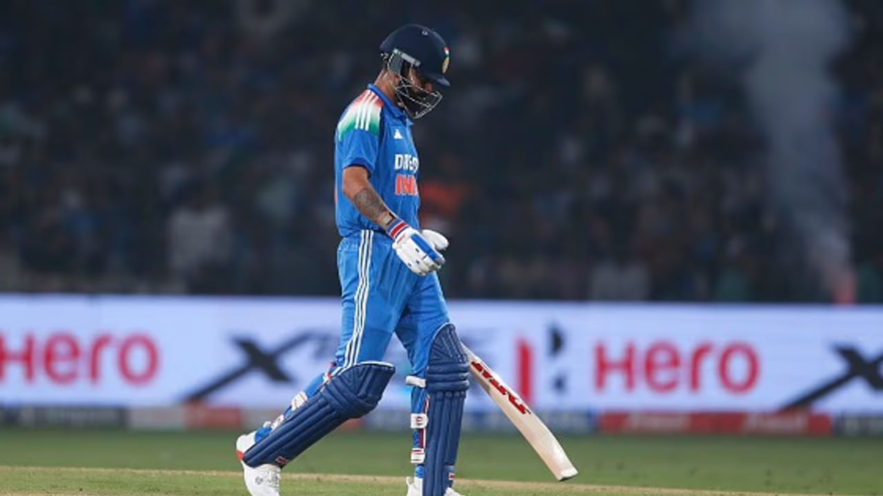 ఇంగ్లాండ్‌తో జరుగుతోన్న తన 87వ మ్యాచ్‌లో అన్ని ఫార్మాట్లలో కలిపి కింగ్ కోహ్లీ ఈ ఘనత సాధించాడు. ఇంగ్లాండ్‌పై అతను 8 సెంచరీలు, 23 అర్ధ సెంచరీలు సాధించాడు. అదే సమయంలో 41.23 సగటుతో పరుగులు రాబట్టాడు.