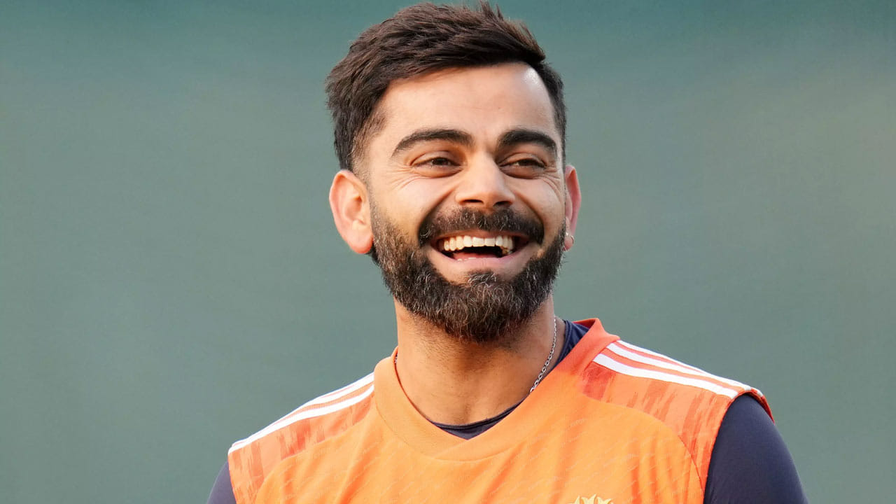 మీడియా నివేదికల ప్రకారం, ఆస్ట్రేలియా పర్యటనలో విఫలమైన తర్వాత, భారత జట్టు ప్రధాన కోచ్ గౌతమ్ గంభీర్ కోహ్లీని అతని భవిష్యత్తు ప్రణాళికల గురించి అడిగారు. గౌతమ్ గంభీర్, చీఫ్ సెలెక్టర్ అజిత్ అగార్కర్ విరాట్ కోహ్లీతో జట్టులో అతని ఉనికి భవిష్యత్తు గురించి చర్చించాలని నిర్ణయించుకున్నారు. మెల్బోర్న్లో జరిగిన నాల్గవ టెస్ట్ మ్యాచ్లో భారత్ భారీ ఓటమిని ఎదుర్కొన్నప్పుడు ఈ ప్రశ్న తలెత్తింది. భవిష్యత్తు కోసం స్పష్టమైన ప్రణాళికలు ఏమైనా ఉన్నాయా అని వారిద్దరూ కోహ్లీని అడిగారు. ఈ ప్రశ్న కోహ్లీకి షాకింగ్గా అనిపించింది.