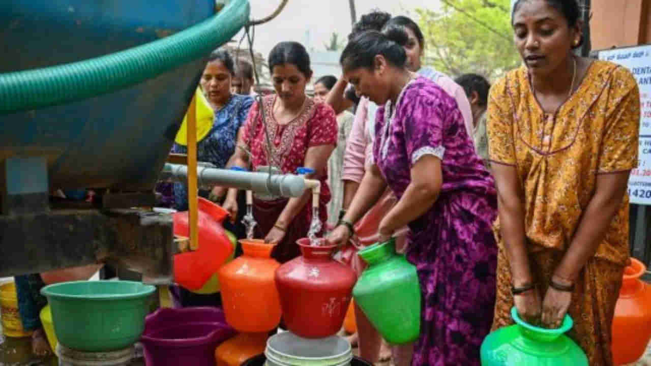 Water Crisis: డేంజర్‌ బెల్స్‌.. ఎండిపోయిన వేలాది బోర్లు.. ఒక్కో వాటర్‌ ట్యాంకర్‌ రూ.6 వేలు..