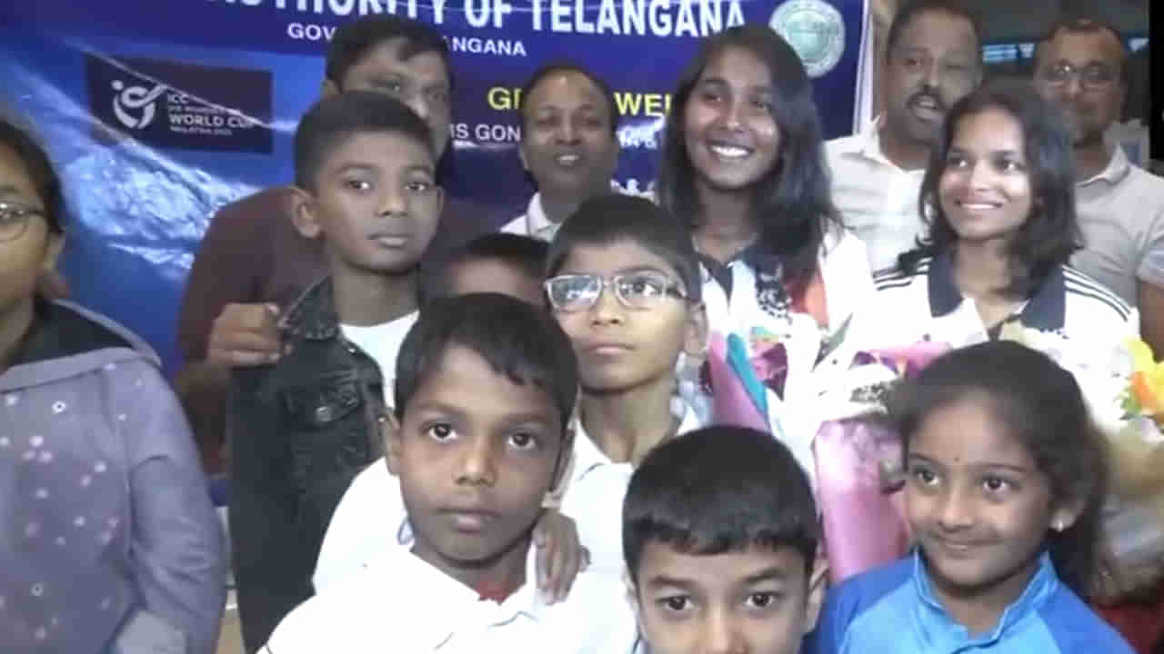 Video: ట్రోఫీ విజేతలకు హైదరాబాద్లో ఘన స్వాగతం.. వారే మా బ్యాక్ బోన్ అంటోన్న త్రిష, దిృతి