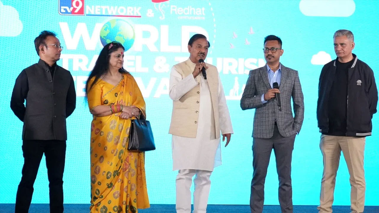 కాగా.. టీవీ9 వరల్డ్ ట్రావెల్ & టూరిజం ఫెస్టివల్ ను బీజేపీ ఎంపీ మహేష్ శర్మ ప్రశంసించారు. విభిన్న సంస్కృతులు, ఎన్నో ప్రకృతి ప్రసాదించిన అందాలకు ప్రసిద్ధి చెందిన భారత దేశంలో, ఇటువంటి కార్యక్రమాలు చాలా ముఖ్యమైనవన్నారు. శుక్రవారం సెషన్ లో ప్రయాణ చర్చలు, సెలవుల ప్రణాళిక, రోజూవారి కార్యకలాపాలు, పర్యావరణ పర్యాటకానికి వెళ్లడం, ఎకో టూరిజం, ప్రణాళిక వేసుకుని ప్రయాణించడం, సంగీతంతోపాటు సంస్కృతిలోకి ప్రయాణం వంటి అనేక విషయాలపై చర్చలు జరిగాయి.. 