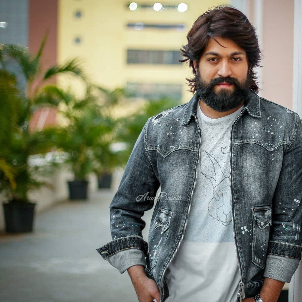 కేజియఫ్‌తో యశ్ మార్కెట్ మారిపోయింది. చాలా మంది అగ్ర దర్శకులు తన కోసం కథలు సిద్ధం చేసినా.. ఆయన మాత్రం మలయాళ దర్శకురాలు గీతూ మోహన్ దాస్ చెప్పిన కథపై నమ్మకంతో టాక్సిక్ చేస్తున్నారు. 