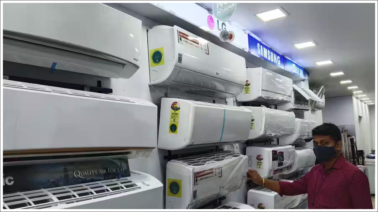 IFB 1.5 టన్ 3 స్టార్ స్ప్లిట్ ఇన్వర్టర్ ఏసీ: మీరు తక్కువ బడ్జెట్‌లో మంచి ఏసీ కొనాలనుకుంటే, IFB ఏసీ మీకు మంచి ఎంపిక కావచ్చు. మీరు ఫ్లిప్‌కార్ట్‌లో IFB 1.5 టన్ 3 స్టార్ స్ప్లిట్ ఇన్వర్టర్ ఏసీని రూ.34,490కి పొందుతారు. కంపెనీ ఏసీపై 44% తగ్గింపును అందిస్తోంది.