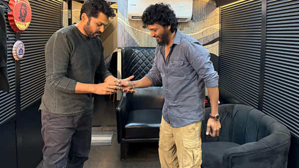 Kaithi 2: ఢిల్లీ మళ్లీ వస్తున్నాడు.. త్వరలోనే ఖైదీ 2.. డైరెక్టర్ లోకేష్కి కార్తీ స్పెషల్ గిఫ్ట్