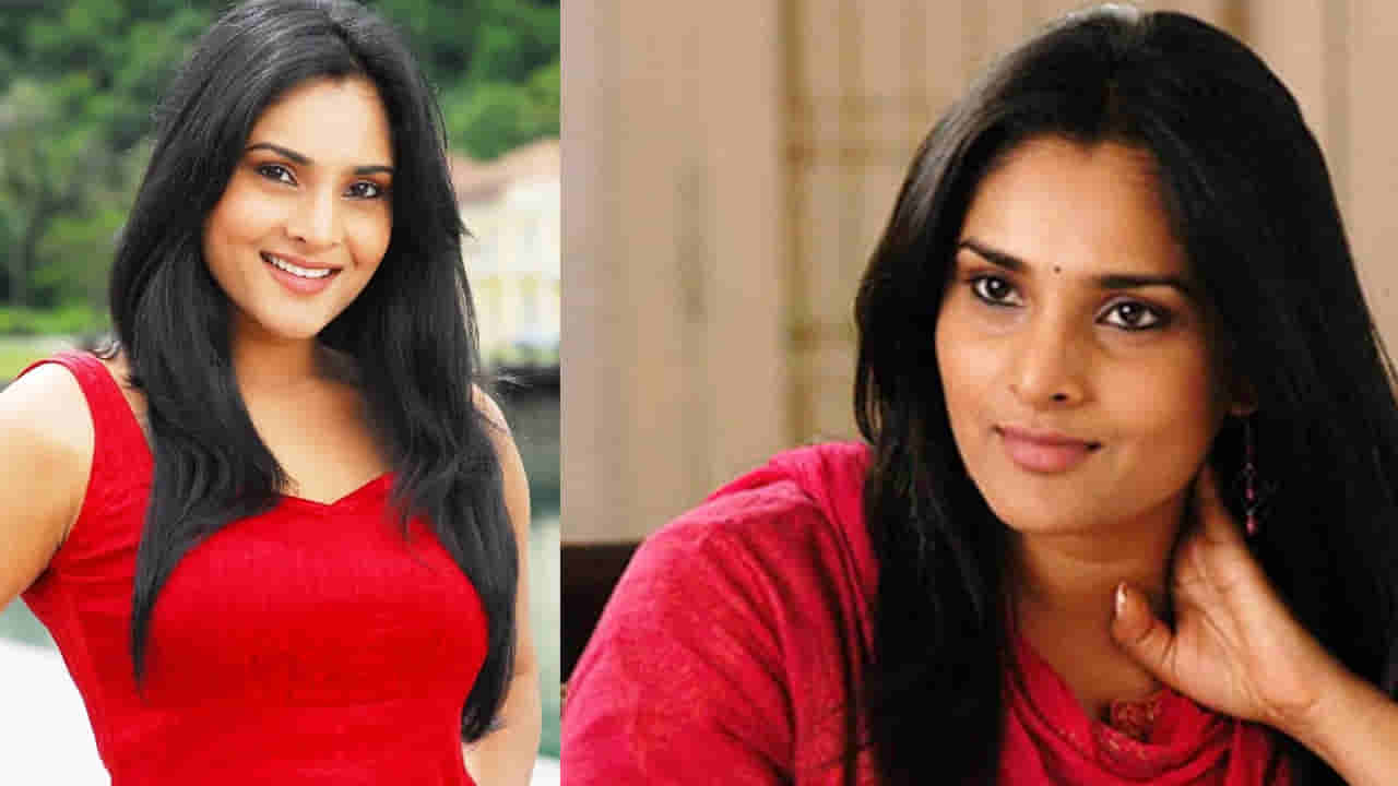 Actress Ramya: నాకు కోటి.. వాళ్లకు రూ. 5 కోట్లు.. సంచలన కామెంట్స్ చేసిన హీరోయిన్..