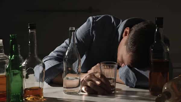 Alcohol: సడెన్గా మద్యం మానేస్తే ఎన్ని అనర్ధాలో..! కోమాలోకి వెళ్లే ఛాన్స్.. బీ కేర్ ఫుల్ బ్రదరో..