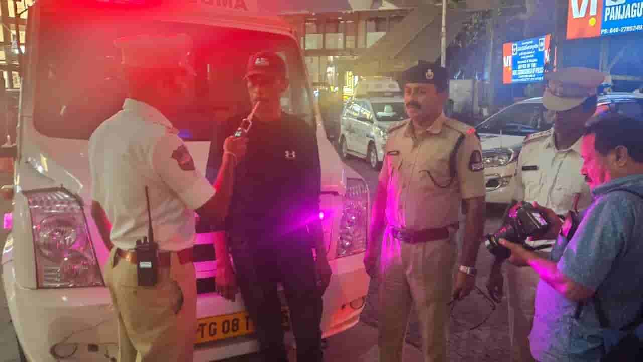 Hyderabad: వేగంగా వస్తున్న అంబులెన్స్.. సడన్గా ఆపిన పోలీసులు.. డ్రైవర్ను చూసి షాక్!