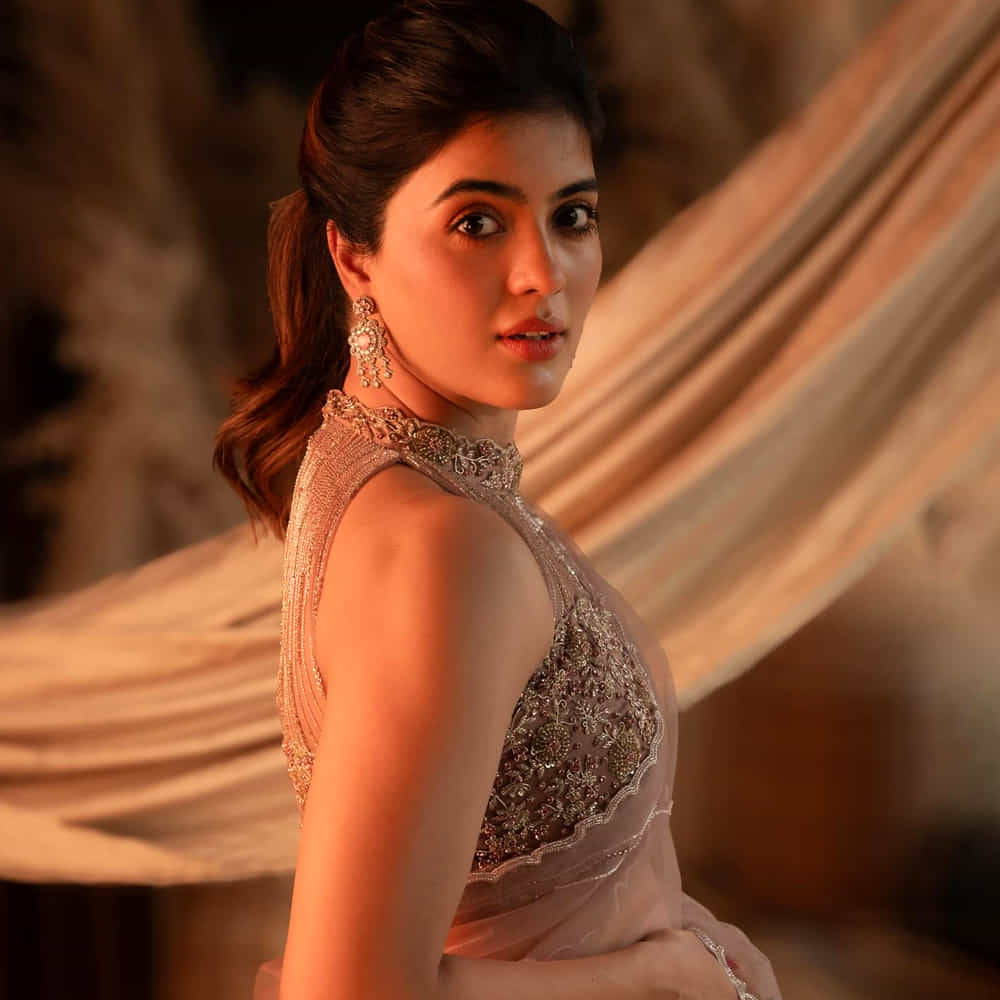 ఇక హనుమాన్ సినిమా అంత భారీ హిట్ అయినప్పటికీ ఈ బ్యూటీకి ఆశించిన స్థాయిలో అవకాశాలు రావడం లేదు. చివరిగా ఈ భామ చేసిన బచ్చల మల్లి సినిమా నిరాశపరిచింది. దాంతో ఈ చిన్నదానికి అవకాశాలు మరింత తగ్గాయి. 