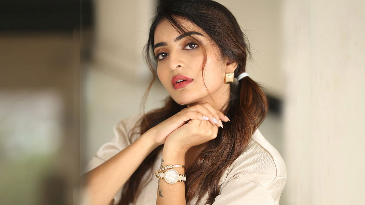 కానీ ఈ అమ్మడు ఆ మూవీ తర్వాత పొట్టేల్, తంత్ర, శ్రీకాకుళం షెర్లాక్ హోల్మ్స్, డార్లింగ్ వంటి పలు సినిమాల్లో నటించింది. కానీ అనుకున్న స్థాయిలో గుర్తింపు రాలేదు.