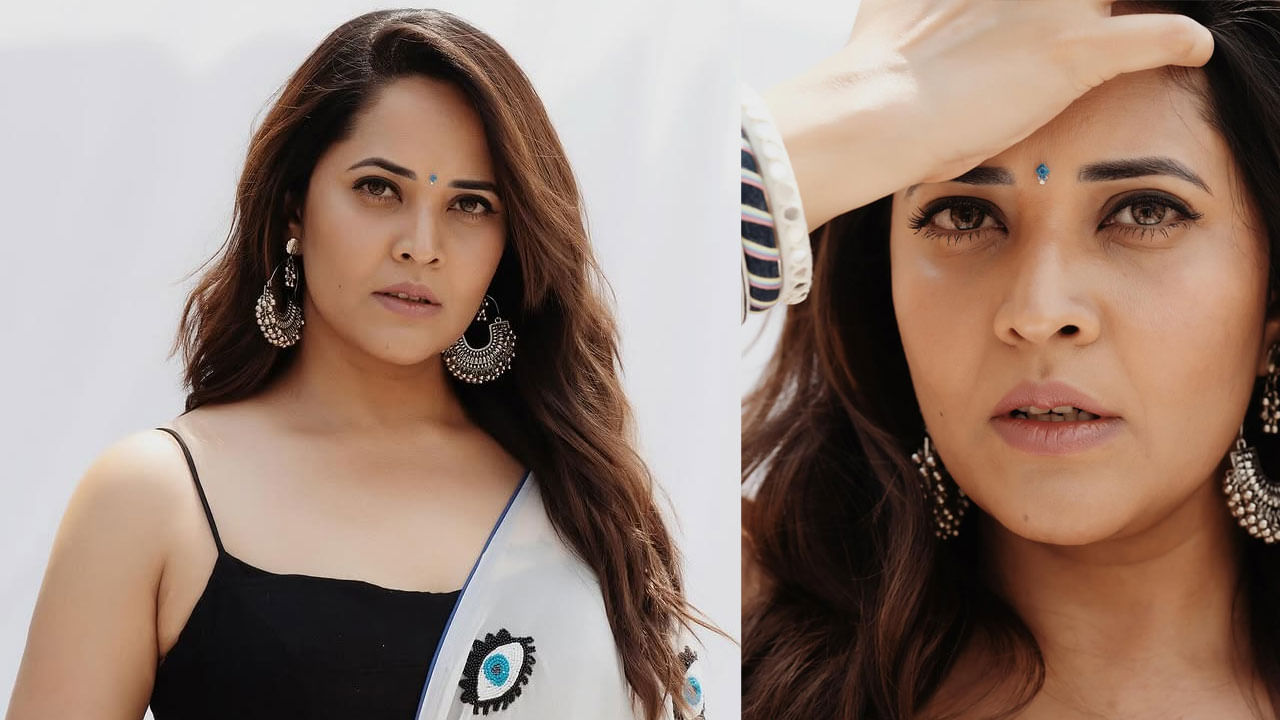 ముఖ్యంగా ఐకాన్ స్టార్ అల్లు అర్జున్ పుష్ప సినిమాలో దాక్షాయని పాత్రలో నటించి మెప్పించింది. ఈ మూవీలో కూడా అనసూయ తన నటనతో అదరగొట్టిందనే చెప్పాలి. ఇక ఈమే వరస సినిమాలతో బిజీగా ఉండటమే కాకుండా సోషల్ మీడియాలో కూడా చాలా యాక్టివ్‌గా ఉంటుంది.