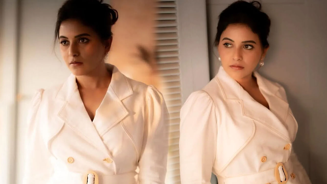 కంటి చూపుతో కుర్రాళ్లను కట్టిపడేస్తున్న అంజలి.. లేటెస్ట్ పిక్స్ వైరల్