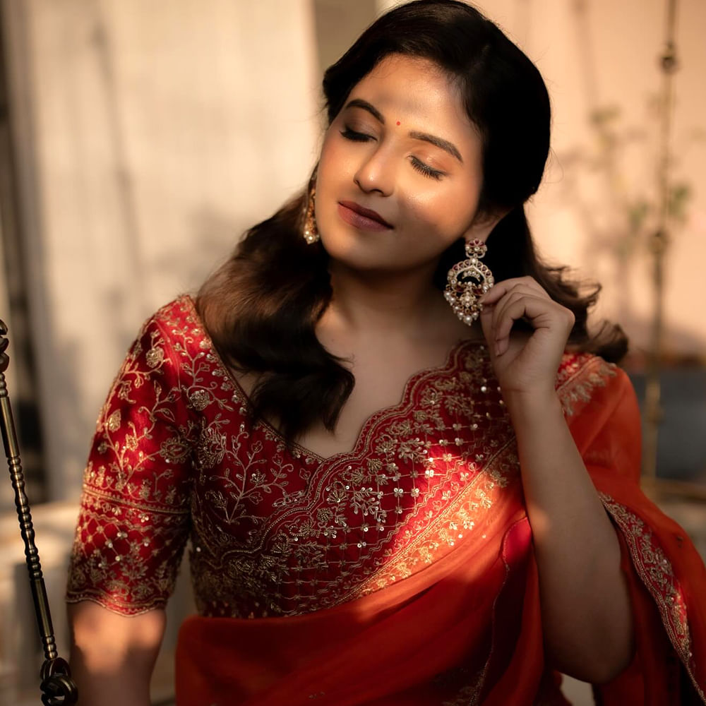 అటు తమిళ్ సినిమాల్లోనూ.. ఇటు తెలుగు సినిమాల్లోనూ నటిస్తుంది అంజలి. రీసెంట్ గా డిజిటల్ వరల్డ్ లోనూ అడుగుపెట్టింది. ఓటీటీలోనూ పలు సినిమాలు, సిరీస్ లు చేసింది ఈ అమ్మడు.