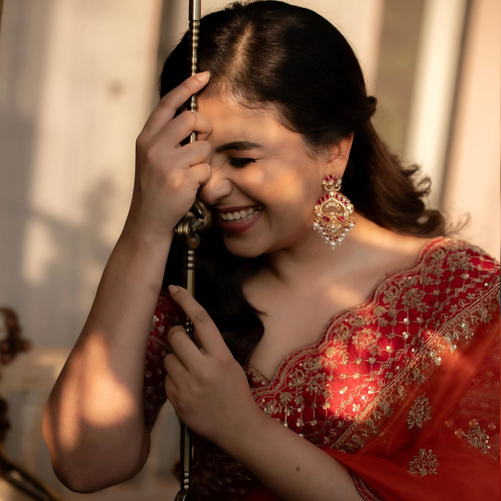 చివరిగా గేమ్ ఛేంజర్ సినిమాలో నటించింది. కానీ ఈ సినిమా ఆశించిన స్థాయిలో విజయం అందుకోలేకపోయింది. ఇక సోషల్ మీడియాలో ఈ చిన్నది షేర్ చేసే ఫోటోలకు మంచి క్రేజ్ ఉంది. తాజాగా ఈ సి చిన్నది కొన్ని ఫోటోలను పంచుకుంది.