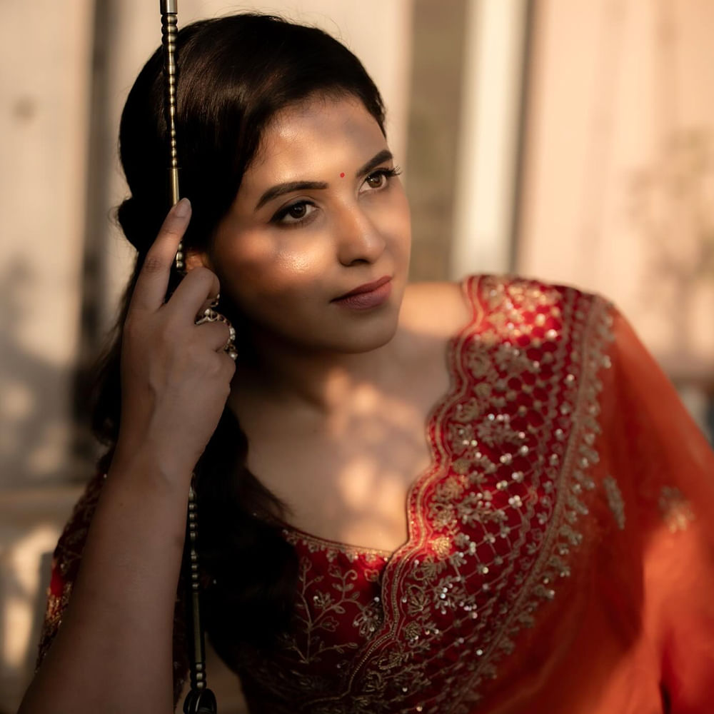 షాపింగ్ మాల్ సినిమాతో ప్రేక్షకులను పలకరించింది అందాల భామ అంజలి. తమిళ్ లో తెరకెక్కిన ఈ సినిమా తెలుగులోనూ డబ్ అయ్యింది. రెండు భాషల్లోనూ ఈ సినిమా మంచి విజయం సాధించడంతో అంజలి కి మంచి క్రేజ్ వచ్చింది.