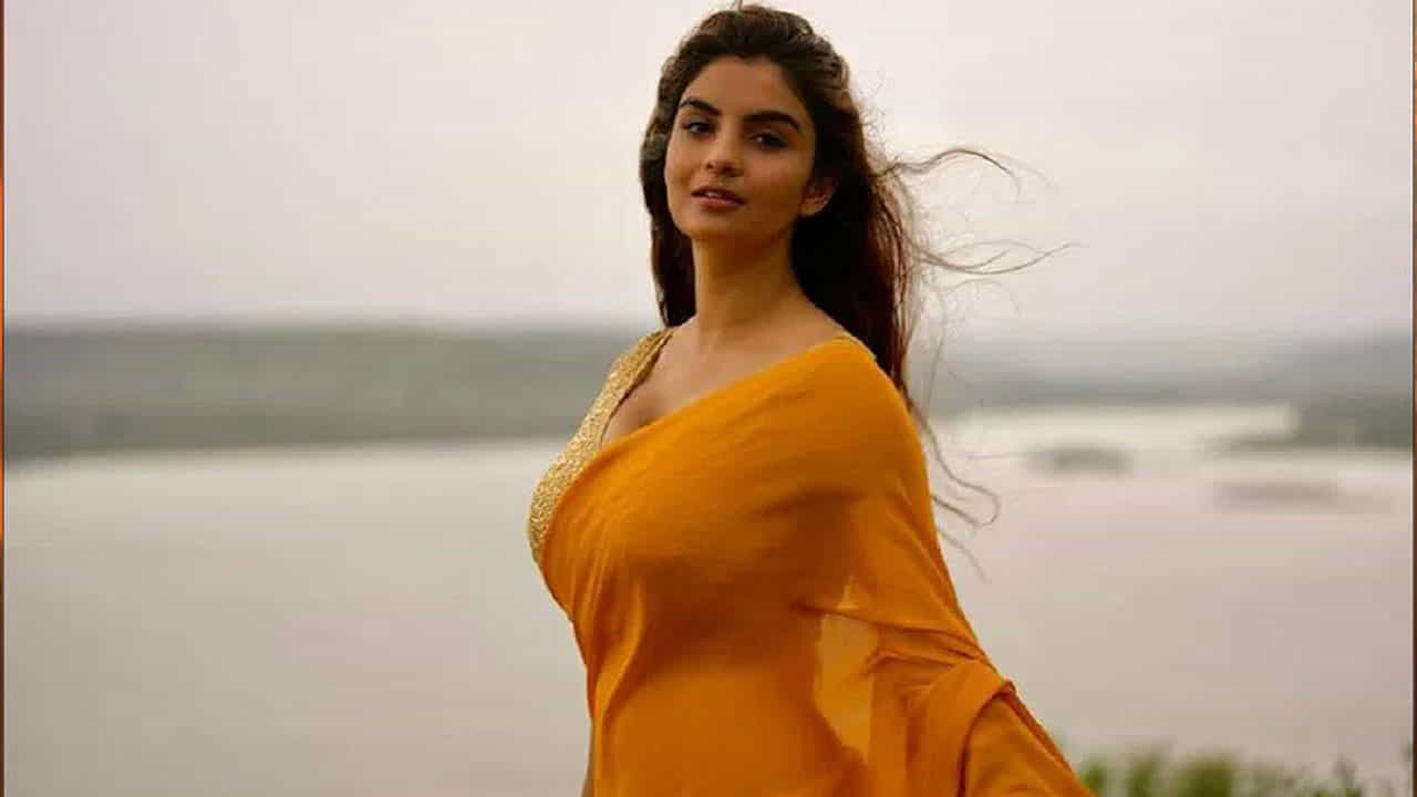 డ్రాగన్ మూవీ సక్సెస్ ఎంజాయ్ చేస్తున్న అన్వేషి సోషల్ మీడియాలో చాలా యాక్టివ్ గా ఉంటూ తన అభిమానులతో ముచ్చటిస్తుంటుంది. తాజాగా ఈ నటి తన ఇన్ స్టాలో షేర్ చేసిన ఫొటోలు నెటిజన్స్ ను ఎంతగానో ఆకట్టుకుంటున్నాయి.