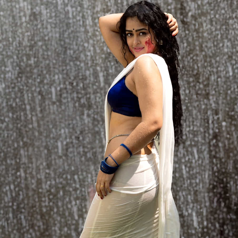ముఖ్యంగా ఆర్జీవీ తెరకెక్కించిన సినిమాలతో ఈ అమ్మడు విపరీతమైన క్రేజ్ సొంతం చేసుకుంది. 4 లెటర్స్‌ అనే సినిమాతో హీరోయిన్ గా ఎంట్రీ ఇచ్చింది. తెలుగు, హిందీ భాషల్లో సినిమాలు చేసి ఆకట్టుకుంది. బికినీ సీన్స్ కు ఈ బ్యూటీ కేరాఫ్ అడ్రస్ అనే చెప్పాలి.