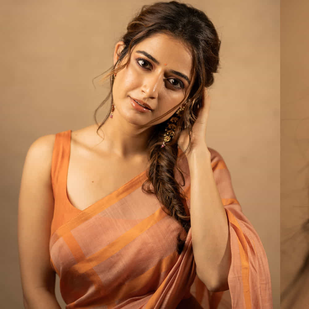 ఆ తర్వాత కన్నడలో మదగజ, అవతార పురుష, గరుడ వంటి చిత్రాల్లో నటించి మెప్పించింది. అతి తక్కువ సమయంలో ఇండస్ట్రీలో స్టార్ స్టేటస్ సంపాదించుకుంది. అలాగే పలు స్టార్ హీరోల సినిమాల్లో క్యామియో రోల్స్ తో అలరించింది. 