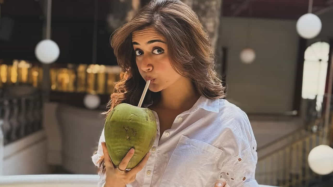 యంగ్ బ్యూటీ ఆషికా రంగనాథ్ గురించి ప్రత్యేకంగా చెప్పాల్సిన పని లేదు. అందం, అభినయం ఈ ముద్దుగుమ్మ సొంతం. తెలుగులో చేసినవి తక్కువ సినిమాలే అయినా ఈ ముద్దుగుమ్మకు టాలీవుడ్లో మంచి ఫ్యాన్ ఫాలోయింగ్ ఉంది.