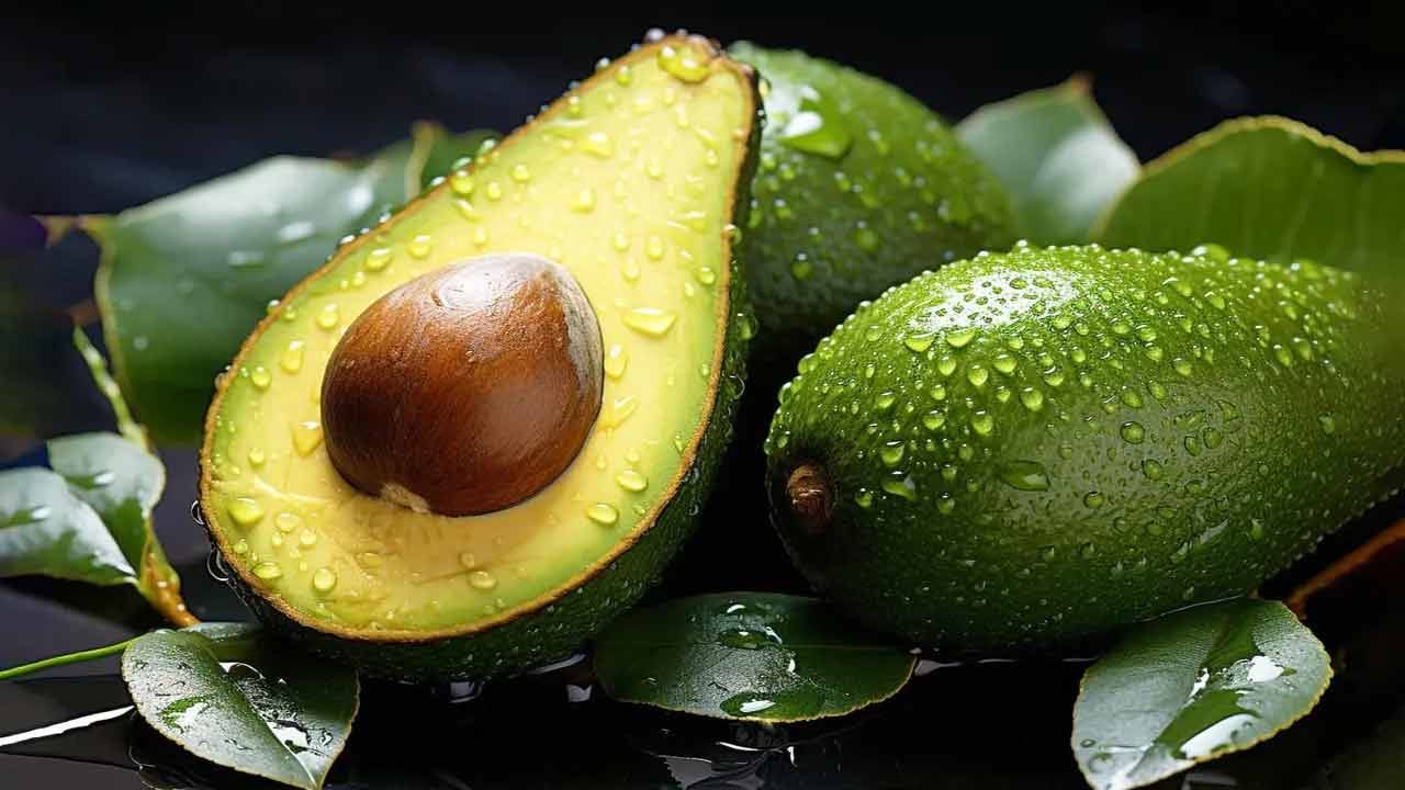 Avocado- అవకాడోలో కూడా మెగ్నీషియం లభిస్తుంది. పోషకాల పరంగా, అవకాడోలో ఆరోగ్యకరమైన కొవ్వులు ఉంటాయి. దీనిని నిమ్మకాయ మరియు ఉప్పుతో సలాడ్ లాగా తినవచ్చు లేదా సుగంధ ద్రవ్యాలతో గుజ్జు చేసి బ్రెడ్ మీద వ్యాప్తి చేయవచ్చు. దీన్ని సేవిస్తే రాత్రి పడుకున్న వెంటనే నిద్రపోతుంది.   
