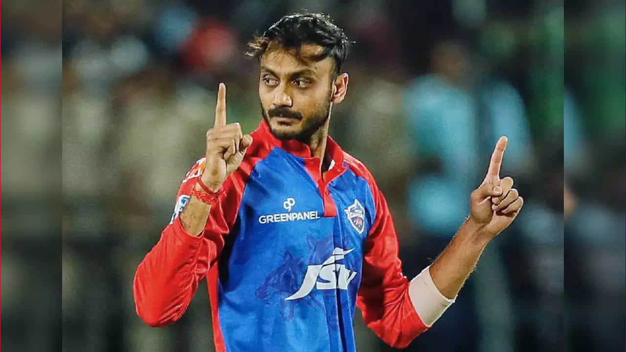 అయితే, ఢిల్లీ క్యాపిటల్స్ లో ఇద్దరు ప్లేయర్లు కెప్టెన్సీ రేసులో ఉన్నట్లు తెలుస్తోంది. వారిలో అక్షర్ పటేల్ ఒకడు. జట్టులో అతను ఆల్ రౌండర్‌గా ఉన్నాడు. గతంలో కొన్ని మ్యాచ్‌లలో జట్టును నడిపించిన అనుభవం ఉంది. సో అతనికి కెప్టెన్సీ అవకాశం కూడా ఉంది. ఇక ఢిల్లీ క్యాపిటల్స్లో అనుభవజ్ఞుడైన ఫాఫ్ డు ప్లెసిస్ కూడా  ఉన్నాడు. గతంతో డుప్లెసిస్‌ రాయల్‌ ఛాలెంజర్స్‌ బెంగళూరుకు కెప్టెన్‌గా వ్యవహరించిన విషయం తెలిసిందే. మరి వీరిద్దరిలో ఎవరికి కెప్టెన్సీ దక్కుతుందనేది చూడాలి.
