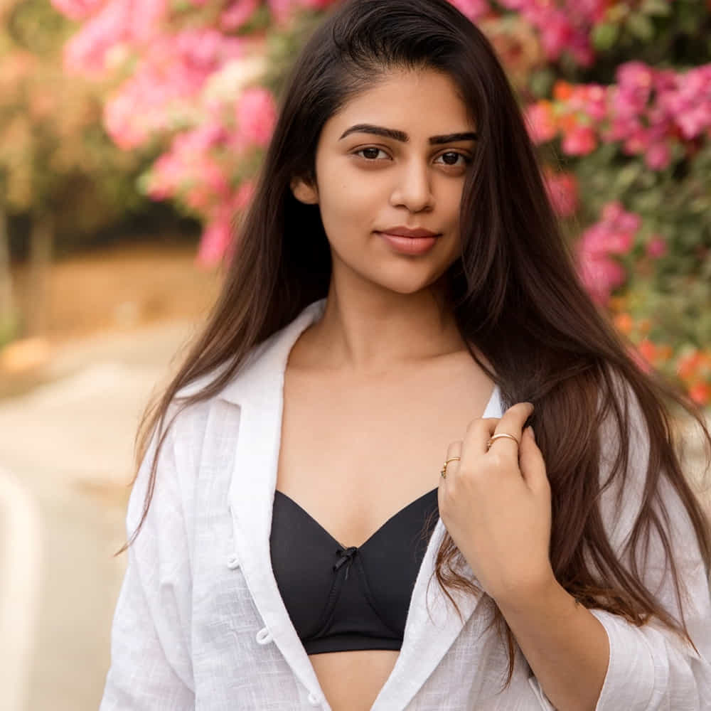 అయితే, "మసూద" సినిమాతోనే ఆమెకు హీరోయిన్గా పెద్ద బ్రేక్ లభించింది. అంతేకాకుండా, బాంధవి శ్రీధర్ అందాల పోటీల్లో కూడా విజయం సాధించింది. ఆమె 2019లో "మిస్ ఇండియా రన్నరప్"గా నిలిచింది, అలాగే "మిస్ ఇండియా ఫ్యాషన్ ఐకాన్ 2019" మరియు "మిస్ ఇండియా మిస్ ఆంధ్రప్రదేశ్ 2019" టైటిల్స్ను గెలుచుకుంది.